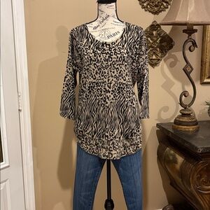 DANA BUCHMAN Shirt Animal Print 3/4 Sleeve scoop neck Sz L